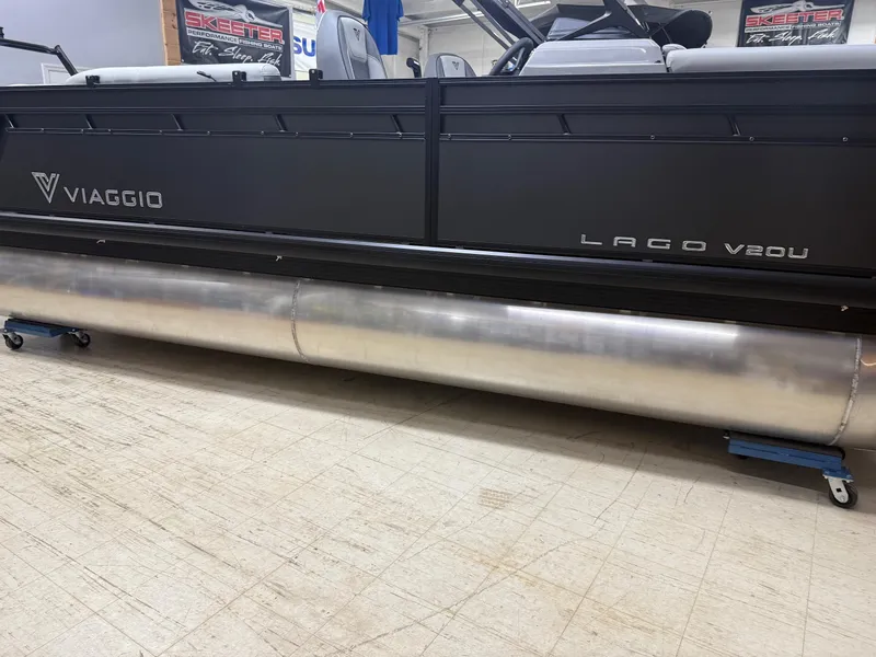 The Image of 2025 Viaggio V20U pontoon boat side view in showroom setting. - 1