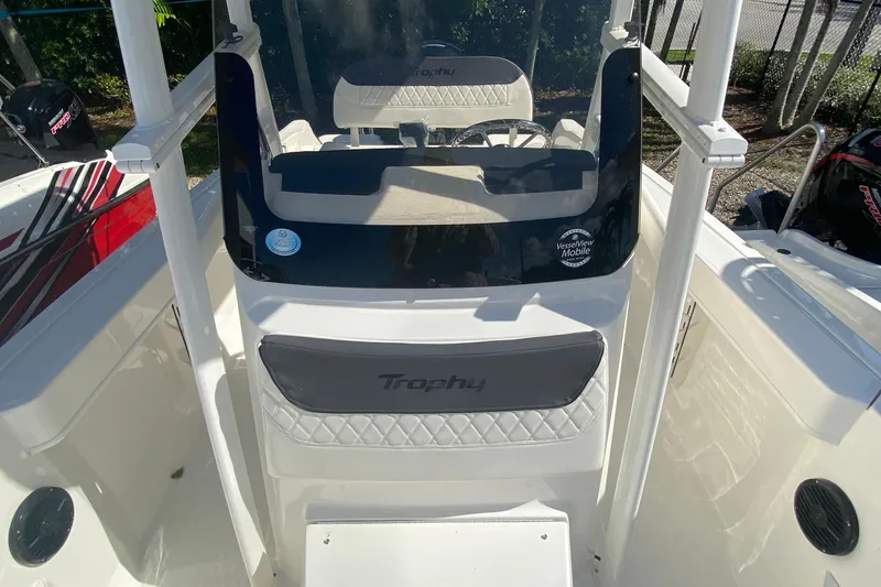 Slide: The Image of 2023 Bayliner Trophy T20CC boat console with seating and VesselView Mobile sticker. - 5