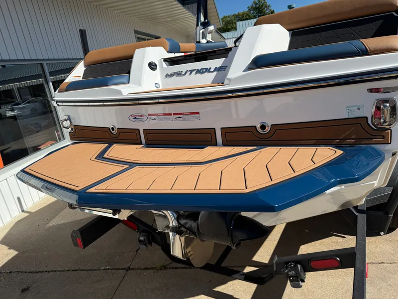 Slide: The Image of Nautique Super Air Nautique GS22 2026 - 16