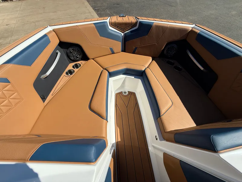 Slide: The Image of Nautique Super Air Nautique GS22 2026 - 21