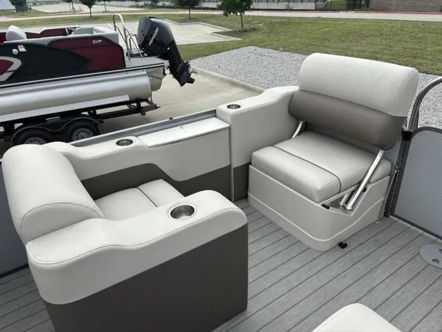 Slide: The Image of Manitou 25 OASIS SR VP 2022 - 13