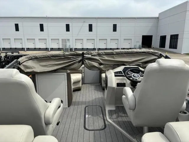 Slide: The Image of Manitou 25 OASIS SR VP 2022 - 14