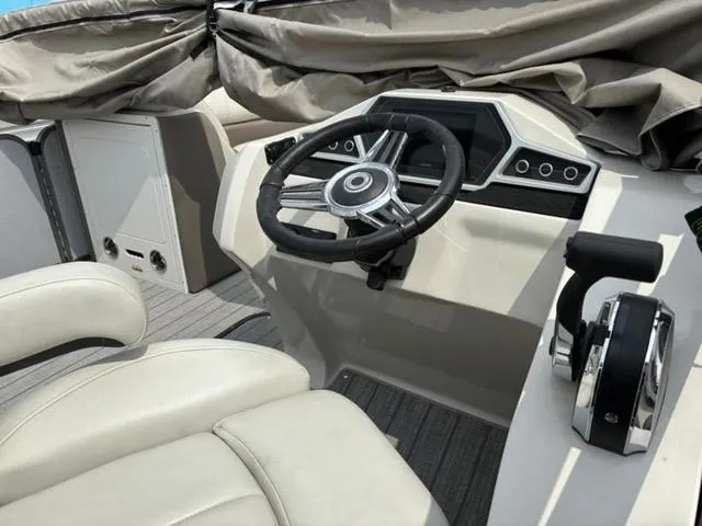 Slide: The Image of Manitou 25 OASIS SR VP 2022 - 17