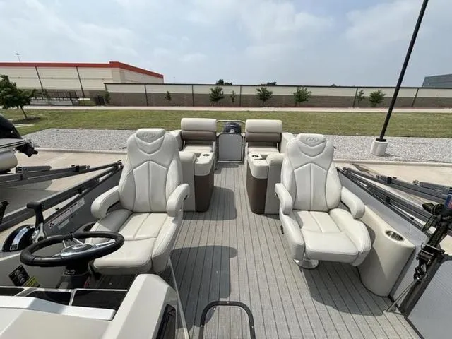 Slide: The Image of Manitou 25 OASIS SR VP 2022 - 21