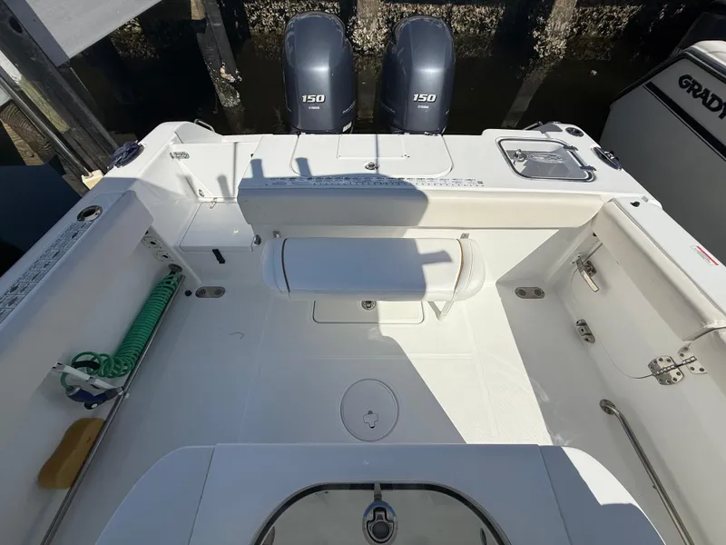 Slide: The Image of 2023 Sea Hunt Gamefish 25 boat deck with dual 150 engines, clean and spacious layout. - 20