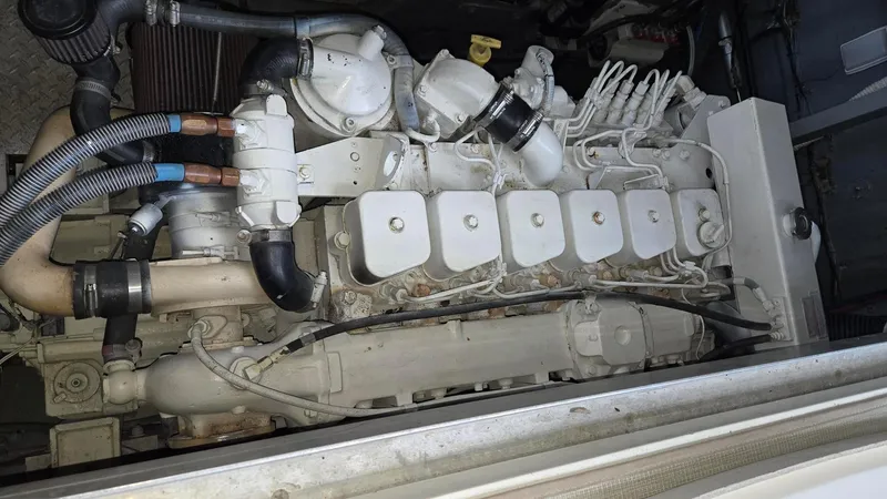 Slide: The Image of Engine of a 2004 Sea Ray 380 Sundancer boat, detailed view. - 32