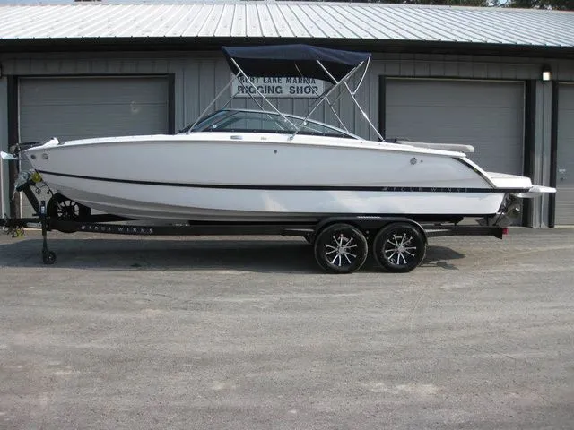 The Image of Four Winns FV H4 I/O W/350HP VOLVO PENTA ENGINE 2025 - 1