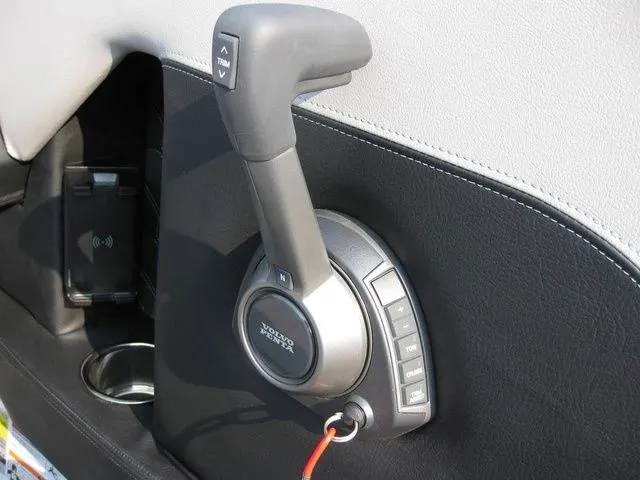 Slide: The Image of Four Winns FV H4 I/O W/350HP VOLVO PENTA ENGINE 2025 - 10