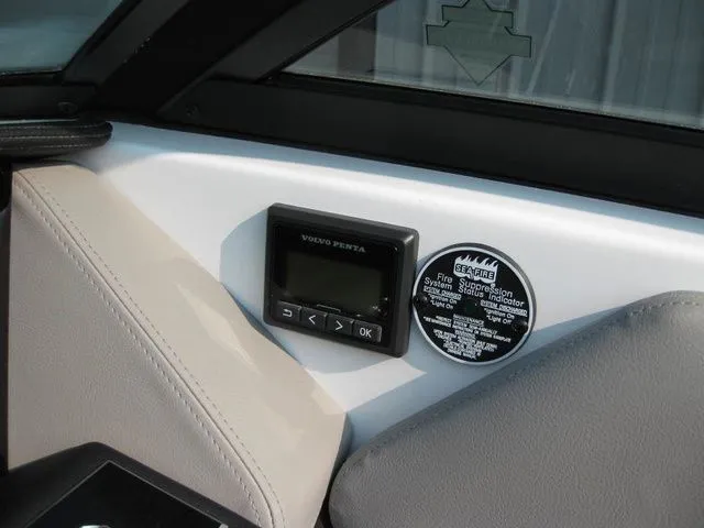 Slide: The Image of Four Winns FV H4 I/O W/350HP VOLVO PENTA ENGINE 2025 - 14