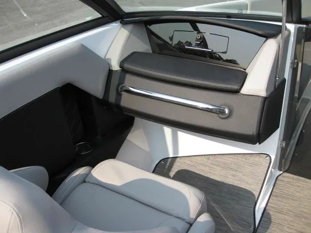 Slide: The Image of Four Winns FV H4 I/O W/350HP VOLVO PENTA ENGINE 2025 - 16