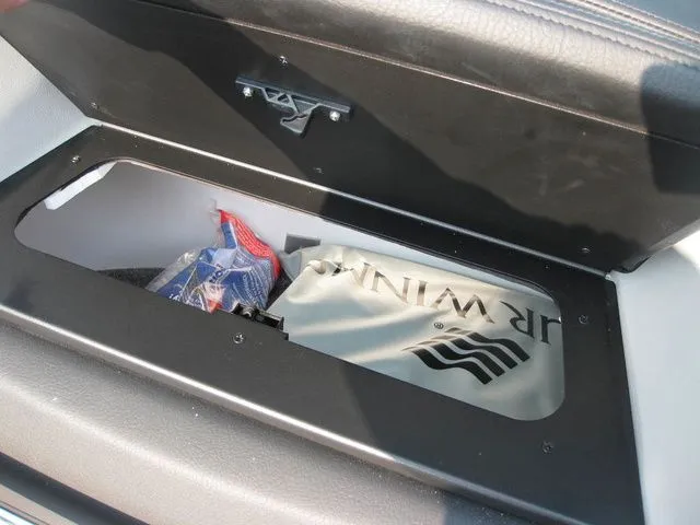 Slide: The Image of Four Winns FV H4 I/O W/350HP VOLVO PENTA ENGINE 2025 - 19