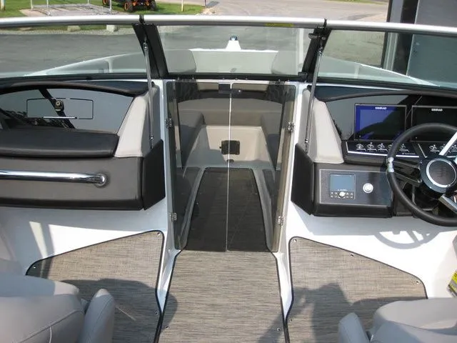 Slide: The Image of Four Winns FV H4 I/O W/350HP VOLVO PENTA ENGINE 2025 - 21