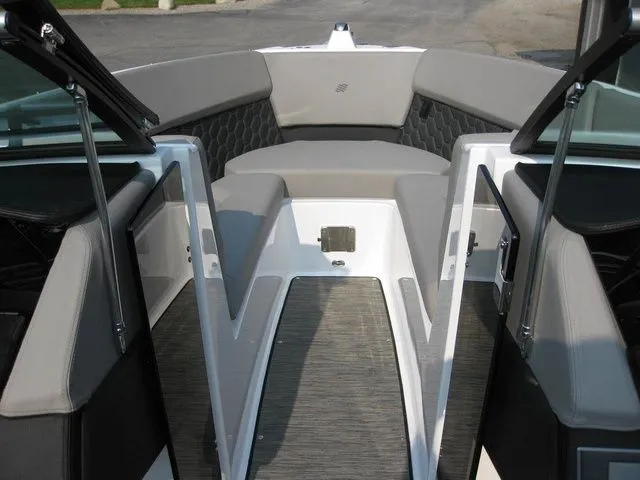 Slide: The Image of Four Winns FV H4 I/O W/350HP VOLVO PENTA ENGINE 2025 - 22