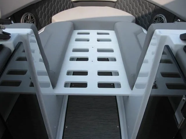 Slide: The Image of Four Winns FV H4 I/O W/350HP VOLVO PENTA ENGINE 2025 - 23