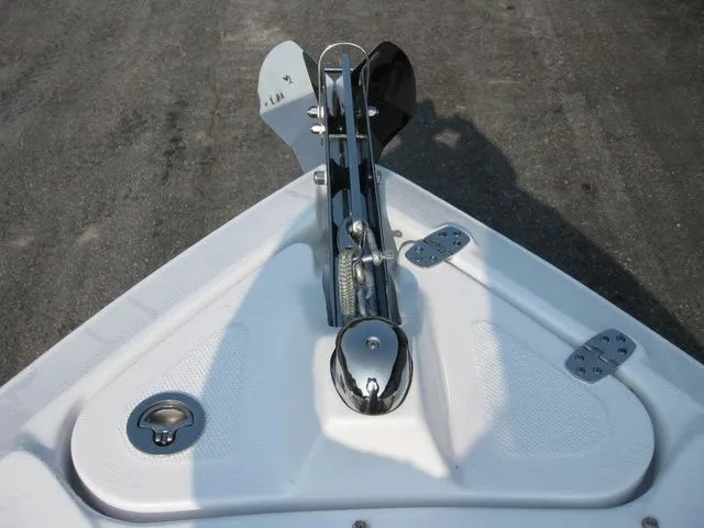 Slide: The Image of Four Winns FV H4 I/O W/350HP VOLVO PENTA ENGINE 2025 - 25