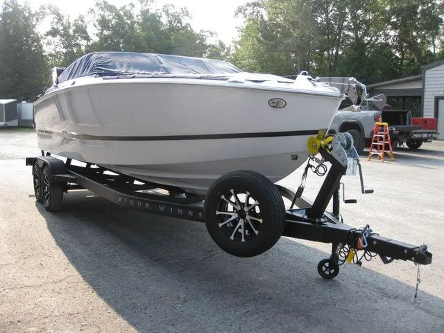 Slide: The Image of Four Winns FV H4 I/O W/350HP VOLVO PENTA ENGINE 2025 - 3