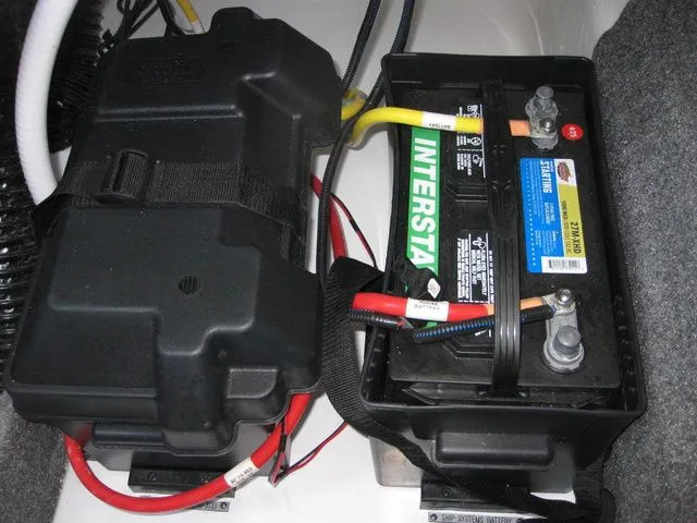 Slide: The Image of Four Winns FV H4 I/O W/350HP VOLVO PENTA ENGINE 2025 - 32