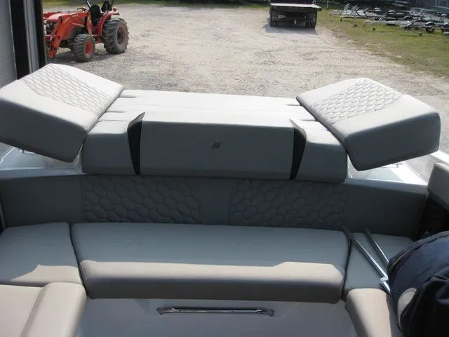 Slide: The Image of Four Winns FV H4 I/O W/350HP VOLVO PENTA ENGINE 2025 - 35