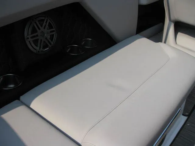 Slide: The Image of Four Winns FV H4 I/O W/350HP VOLVO PENTA ENGINE 2025 - 36