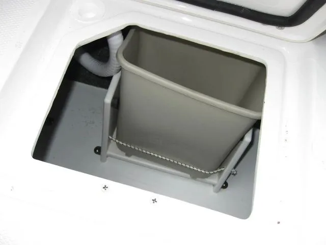 Slide: The Image of Four Winns FV H4 I/O W/350HP VOLVO PENTA ENGINE 2025 - 41