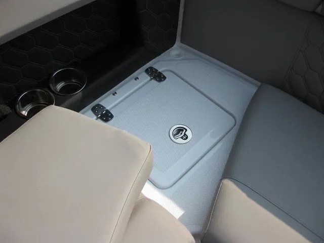 Slide: The Image of Four Winns FV H4 I/O W/350HP VOLVO PENTA ENGINE 2025 - 45