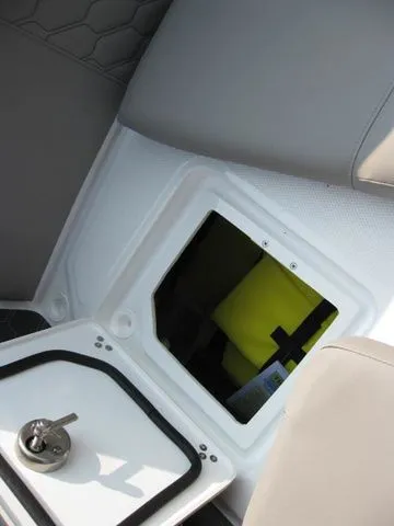 Slide: The Image of Four Winns FV H4 I/O W/350HP VOLVO PENTA ENGINE 2025 - 46