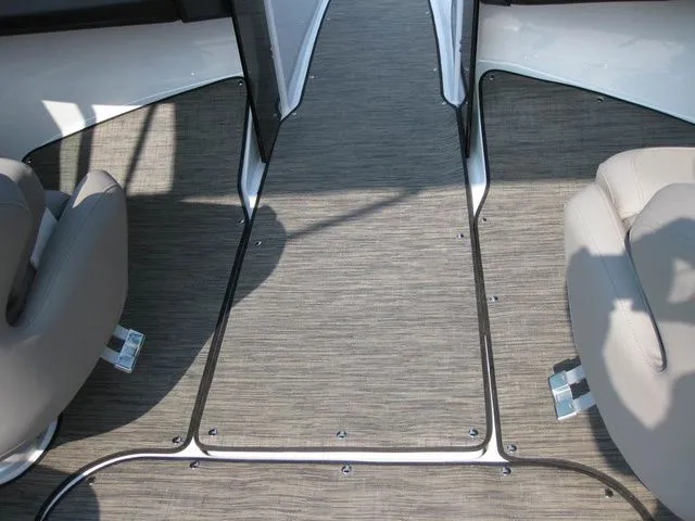 Slide: The Image of Four Winns FV H4 I/O W/350HP VOLVO PENTA ENGINE 2025 - 47