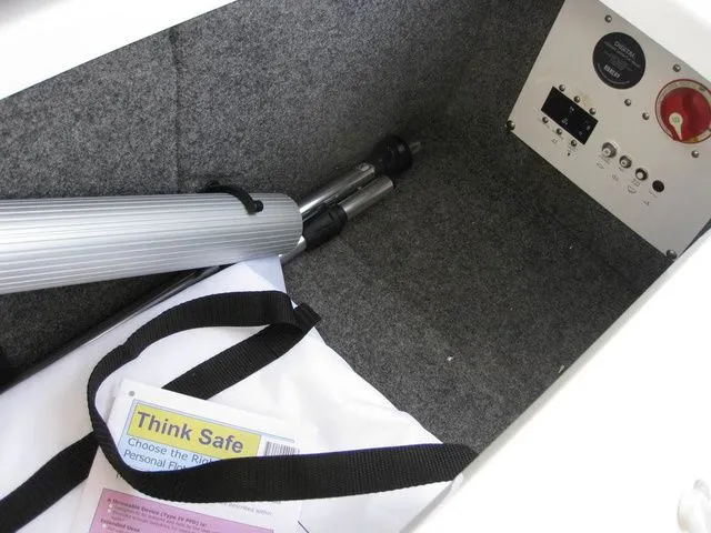 Slide: The Image of Four Winns FV H4 I/O W/350HP VOLVO PENTA ENGINE 2025 - 56