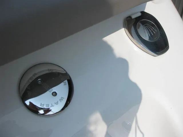 Slide: The Image of Four Winns FV H4 I/O W/350HP VOLVO PENTA ENGINE 2025 - 60