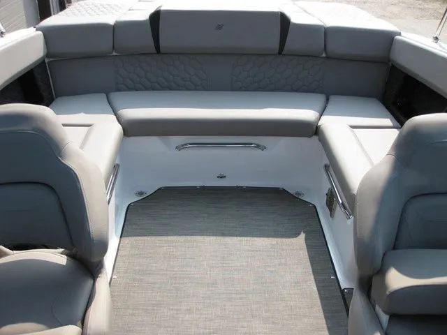 Slide: The Image of Four Winns FV H4 I/O W/350HP VOLVO PENTA ENGINE 2025 - 7