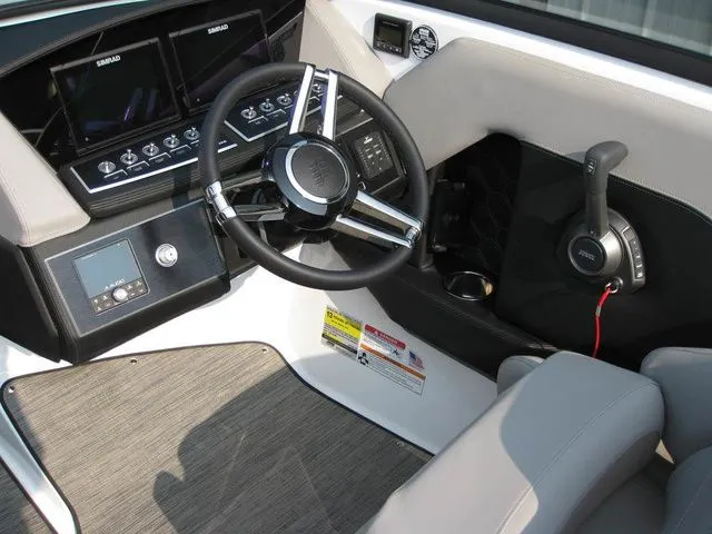 Slide: The Image of Four Winns FV H4 I/O W/350HP VOLVO PENTA ENGINE 2025 - 9