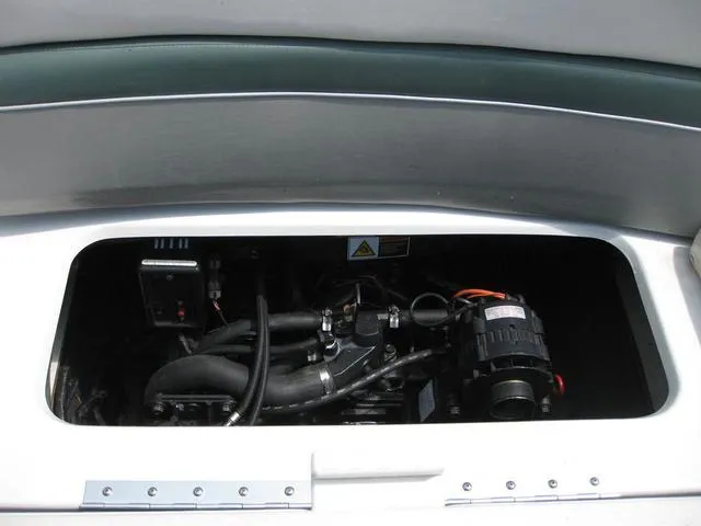 Slide: The Image of Four Winns 235 Sundowner 2000 - 17