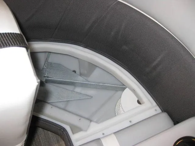 Slide: The Image of Viaggio X22Q W/ MERCURY 200HP OUTBOARD MOTOR 2025 - 15