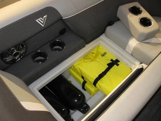 Slide: The Image of Viaggio X22Q W/ MERCURY 200HP OUTBOARD MOTOR 2025 - 17