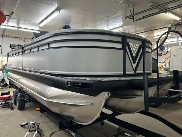 Slide: The Image of Viaggio X22Q W/ MERCURY 200HP OUTBOARD MOTOR 2025 - 2
