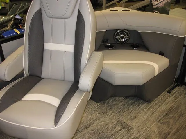 Slide: The Image of Viaggio X22Q W/ MERCURY 200HP OUTBOARD MOTOR 2025 - 22