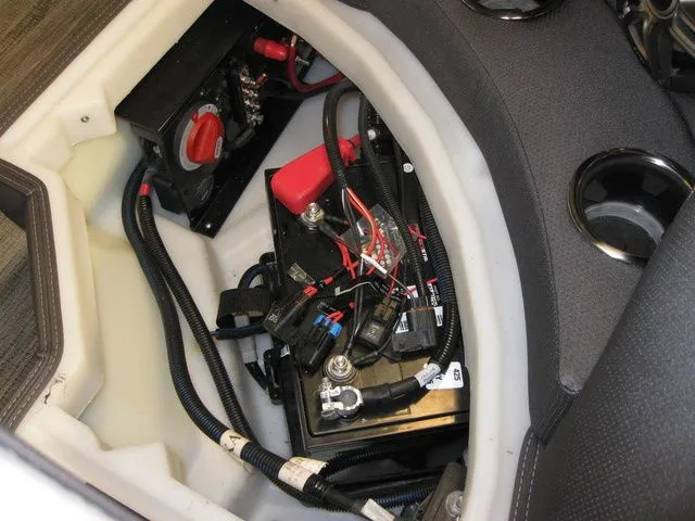 Slide: The Image of Viaggio X22Q W/ MERCURY 200HP OUTBOARD MOTOR 2025 - 25