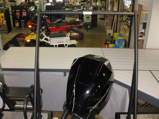 Slide: The Image of Viaggio X22Q W/ MERCURY 200HP OUTBOARD MOTOR 2025 - 26