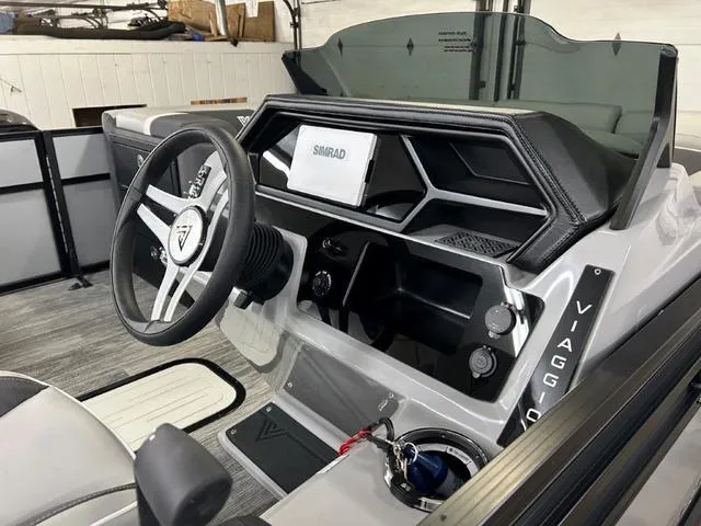 Slide: The Image of Viaggio X22Q W/ MERCURY 200HP OUTBOARD MOTOR 2025 - 5