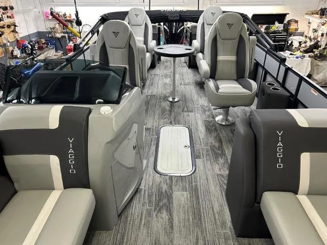 Slide: The Image of Viaggio X22Q W/ MERCURY 200HP OUTBOARD MOTOR 2025 - 9