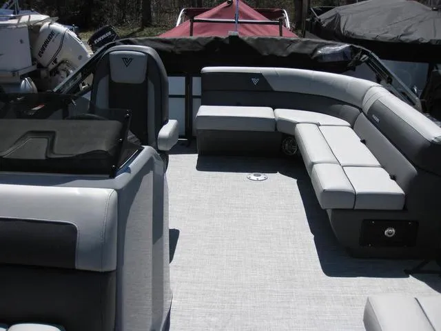 Slide: The Image of Viaggio V20C W/MERCURY 115 HP OB MOTOR 2025 - 10