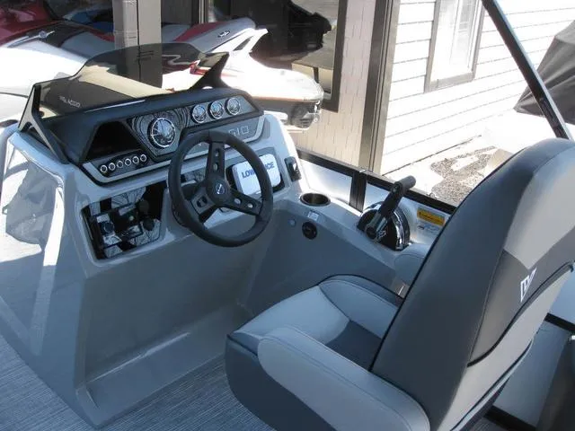 Slide: The Image of Viaggio V20C W/MERCURY 115 HP OB MOTOR 2025 - 4