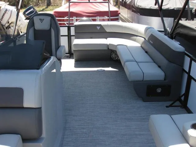 Slide: The Image of Viaggio V20C W/MERCURY 115 HP OB MOTOR 2025 - 6