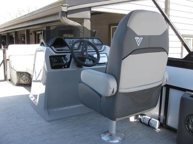 Slide: The Image of Viaggio V20C W/MERCURY 115 HP OB MOTOR 2025 - 9