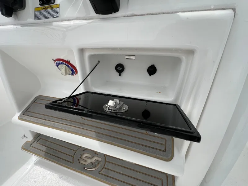 Slide: The Image of Sea Fox 228 Commander 2021 - 23