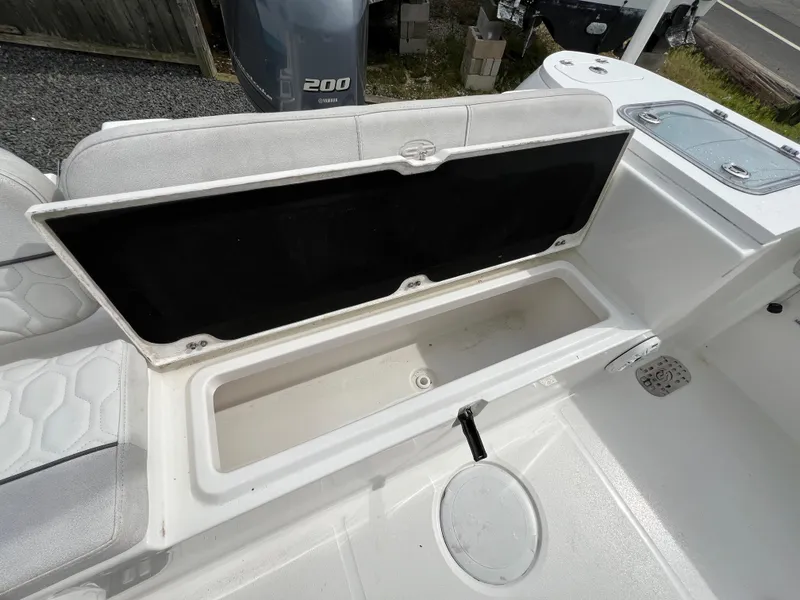 Slide: The Image of Sea Fox 228 Commander 2021 - 27