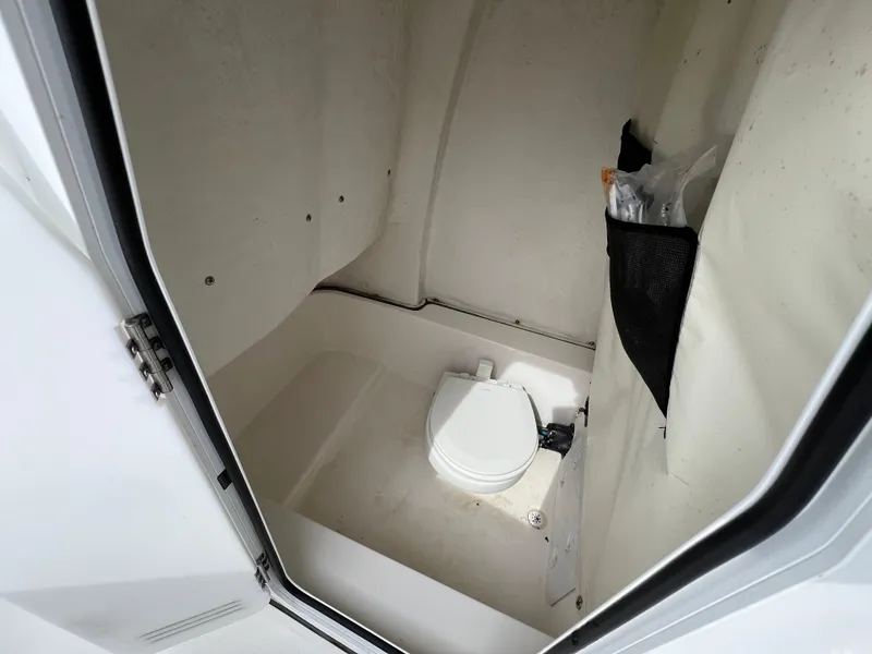 Slide: The Image of Sea Fox 228 Commander 2021 - 32