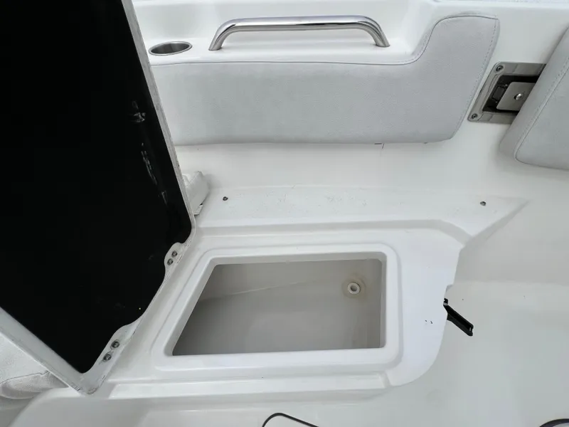 Slide: The Image of Sea Fox 228 Commander 2021 - 9