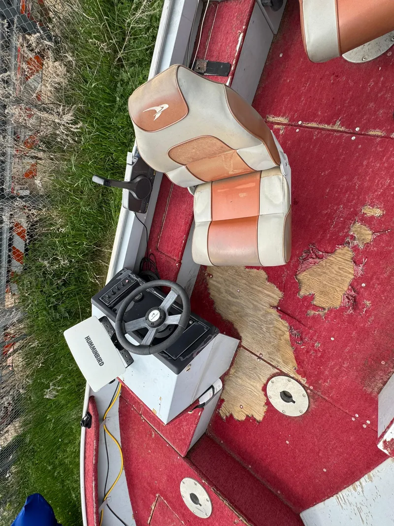 Slide: The Image of 1994 Alumacraft SC boat interior with red carpet and beige seat. - 4