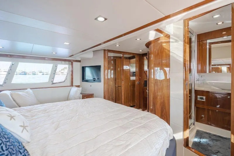 Slide: The Image of Luxurious Sunseeker Manhattan 60 yacht bedroom with elegant wood finishes, 2010 model. - 26